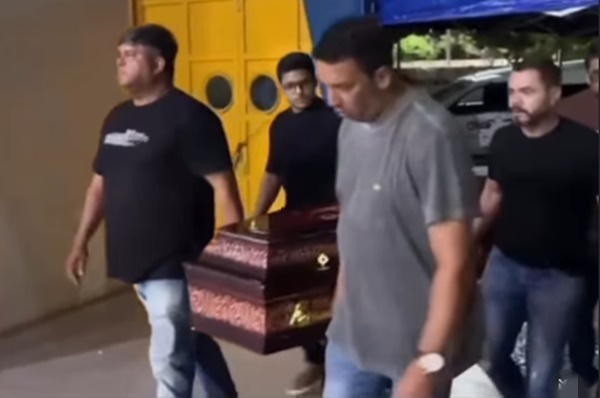  Corpo de Flávia Barros está sendo velado no Ginásio de Esportes de Paulo Afonso e será sepultado em Canindé de São Francisco (SE)