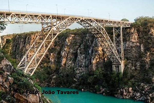  Policiais militares evitam que jovem do município de Santa Brígida cometa suicídio na Ponte Dom Pedro II (Ponte Metálica), em Paulo Afonso.
