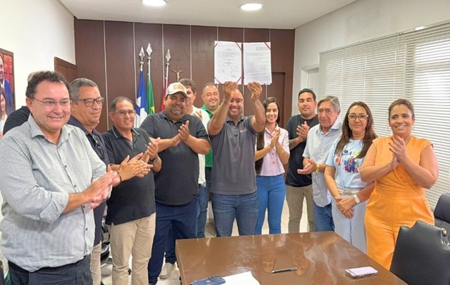  Prefeito sanciona lei que reduz taxa de esgoto em 50% em Paulo Afonso