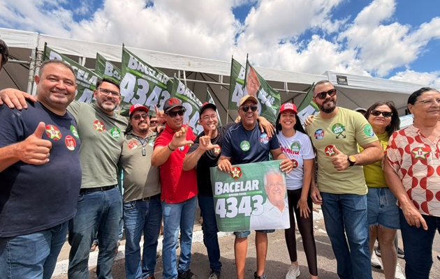  Bacelar inicia campanha em Paulo Afonso com adesivaço que reúne centenas de apoiadores